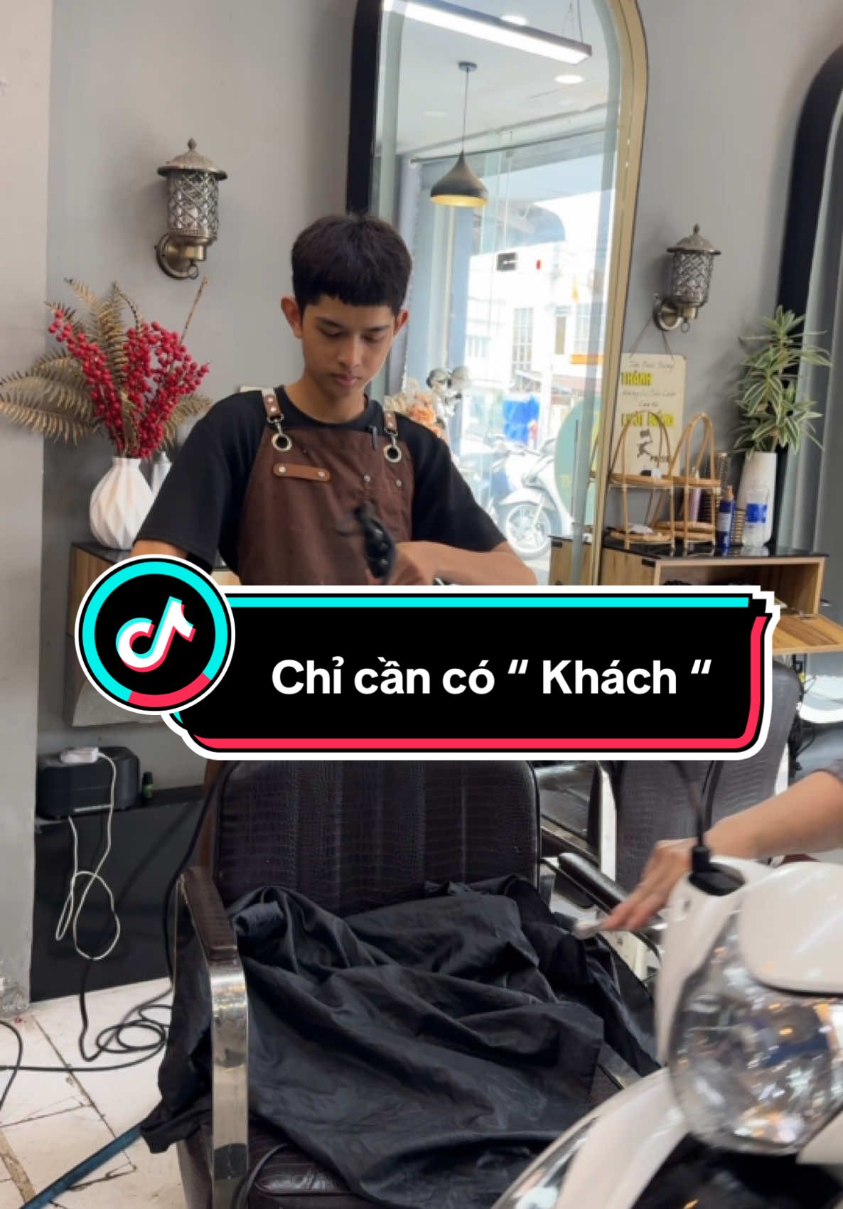 Khách làm gì cũng là “ Khách “…