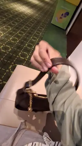 gk berani rekomendasiin klo gk bagus pliss bagus bngt tas nya gabkln ada yg nyangka hrga nya segitu😭🙏buruan deh selama msih ada kranjang kuningnya sblm kehabisan #akaci 