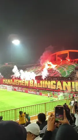 paket lengkap dari PsS dan Supporter PSS Sleman, bcs dan Slemania, semua tersaji malam itu dan ditutul denga  late gol di menit ahir.. sungguh luar biasa detik detik banner dan flare BCS di mulai #bcs #pssxbcs #bcsxpsssleman #bcsxpss 