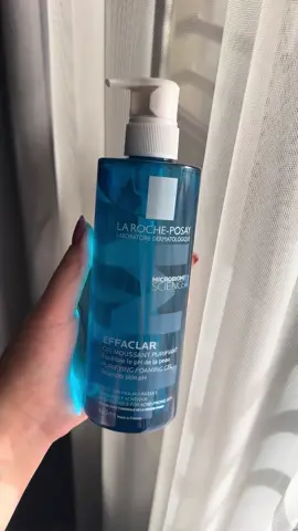 نقاء لبشرتك… من أول غسلة! ✨ غسول لاروش بوزيه Effaclar Gel 💧 منظف رغوي لطيف ومخصص للبشرة الدهنية والمختلطة والمعرّضة للحبوب 💡 الفوائد الرئيسية : 🌿 ينظف بعمق بدون ما يسبب جفاف ⚖️ يوازن الـ pH للبشرة 💦 يترك البشرة ناعمة ومنتعشة ❌ خالي من الصابون والكحول 🌸 مناسب للبشرة الحساسة ⸻ 💁‍♀️ مثالي للبنات اللي: 	•	يعانون من الحبوب والرؤوس السوداء 	•	بشرتهم تفرز دهون بشكل زائد 	•	يحبون النظافة والنعومة في منتج واحد  ✨ خلي بشرتك تتنفس… وابدئي يومك بنقاء مع Effaclar 💙 📦 متوفر الآن! احجزيه من دايركت  #creatorsearchinsights #عناية_بالبشرة #متابعين #عناية_بالشعر #نظافة_شخصية #بنات_العراق 