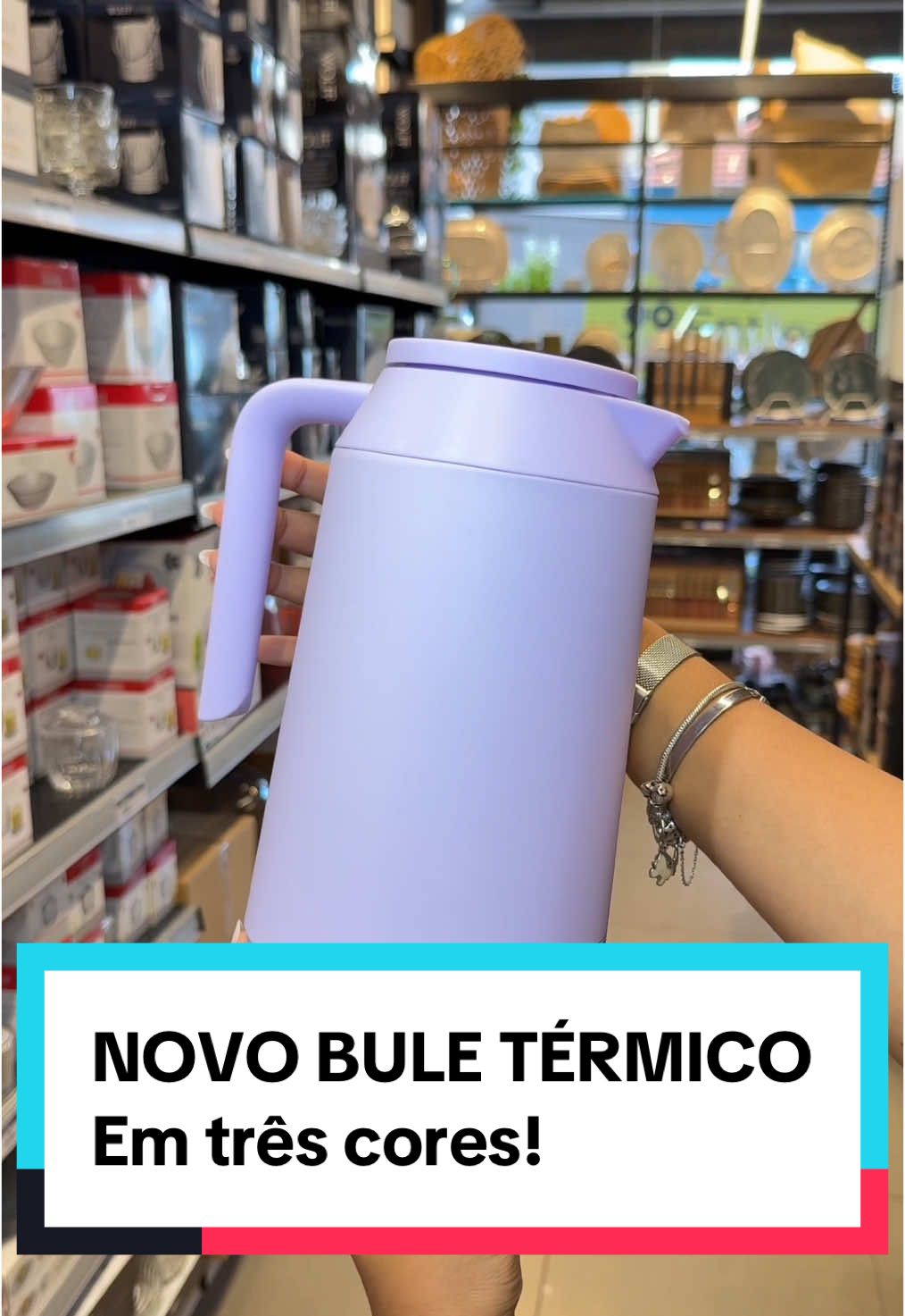 Novo bule térmico que já é sucesso em vendas chegou e agora está disponível em 3 cores! Não perca ❤️ #bule #garrafa #garrafatermica #tramontina #utilidades #cozinha #comercialgomes 