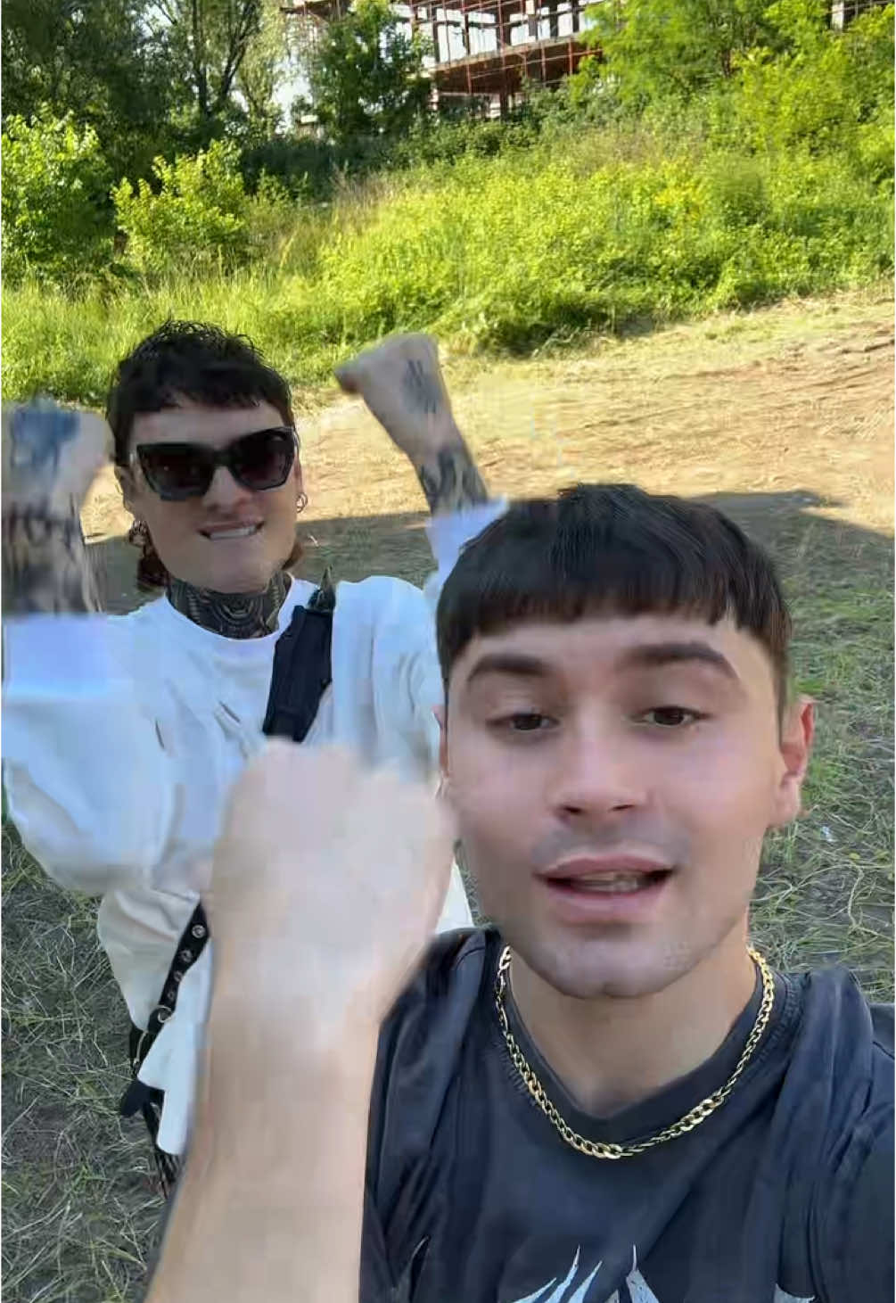 Picnic domenicale al campo rom con @Rosa Chemical 🚚🎁