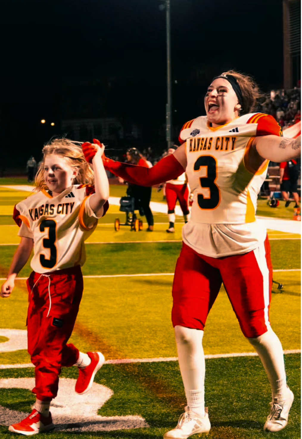 @Kansas City Glory @Nana Olavuo🏈🇫🇮 are going to playoffs but we arent sure we can make it. That has had us all in our feels and reflecting on this season we’ve gotten to experience when we previously didnt even know this existed. However, even more reflection had occured about this relationship between big and little 3! Watching Elena cry not onowing when wed see “her girls” (including @Ida Handel @Tiia @carolinahakala) again was heartbreaking. We are already ready for next year even though this year isnt done. There arent words for what these women and this team has done for Elena and our family. This has more than an experience… it and they have changed our lives.  #f#footballr#rugbyg#girlsg#girliesw#womenssportsW#WomensFootballc#changetheworldf#forthegirlss#sportsw#womeng#girlscandoittoog#girlsbelikep#powerfulwomeng#growingupk#kansascityi#ilonamaherm#momc#crye#emotionalCapCut #lifechanging #experience #memories #reflection @WNFC @Chiefs 