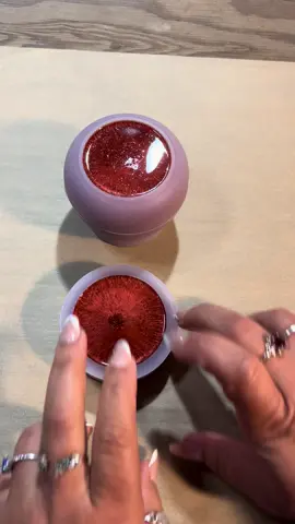 #epoxy #epoxyresin #epoxyart #verysatisfying #resinart #resin #glitter #asmr #asmrsounds #asmrepoxy #asmrvideo #twistjar 