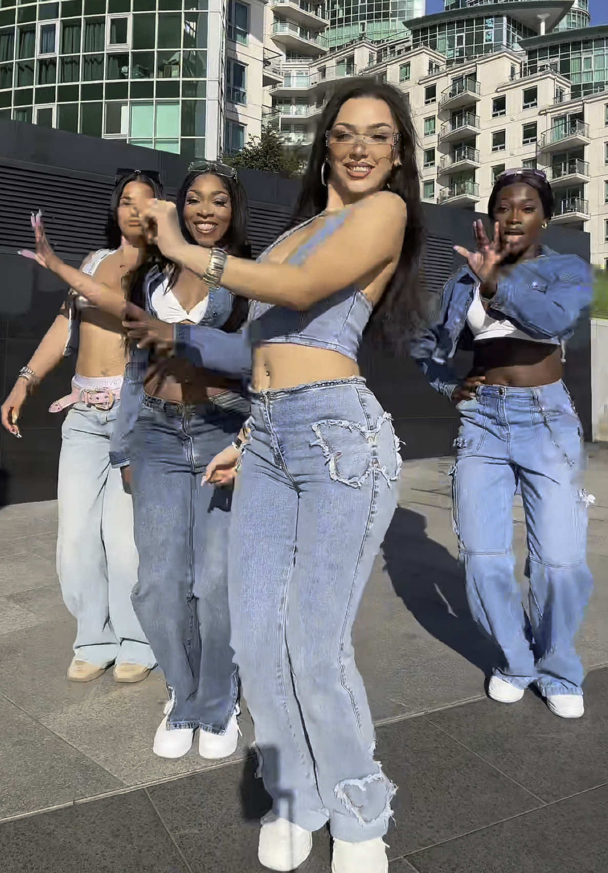 Is it summer already? Let me see your transition + this dance 🩵 dc:me  W/ @Roseylucci @Akay @Tia_champken  @Mightyyout #paradise #welcometomyparty