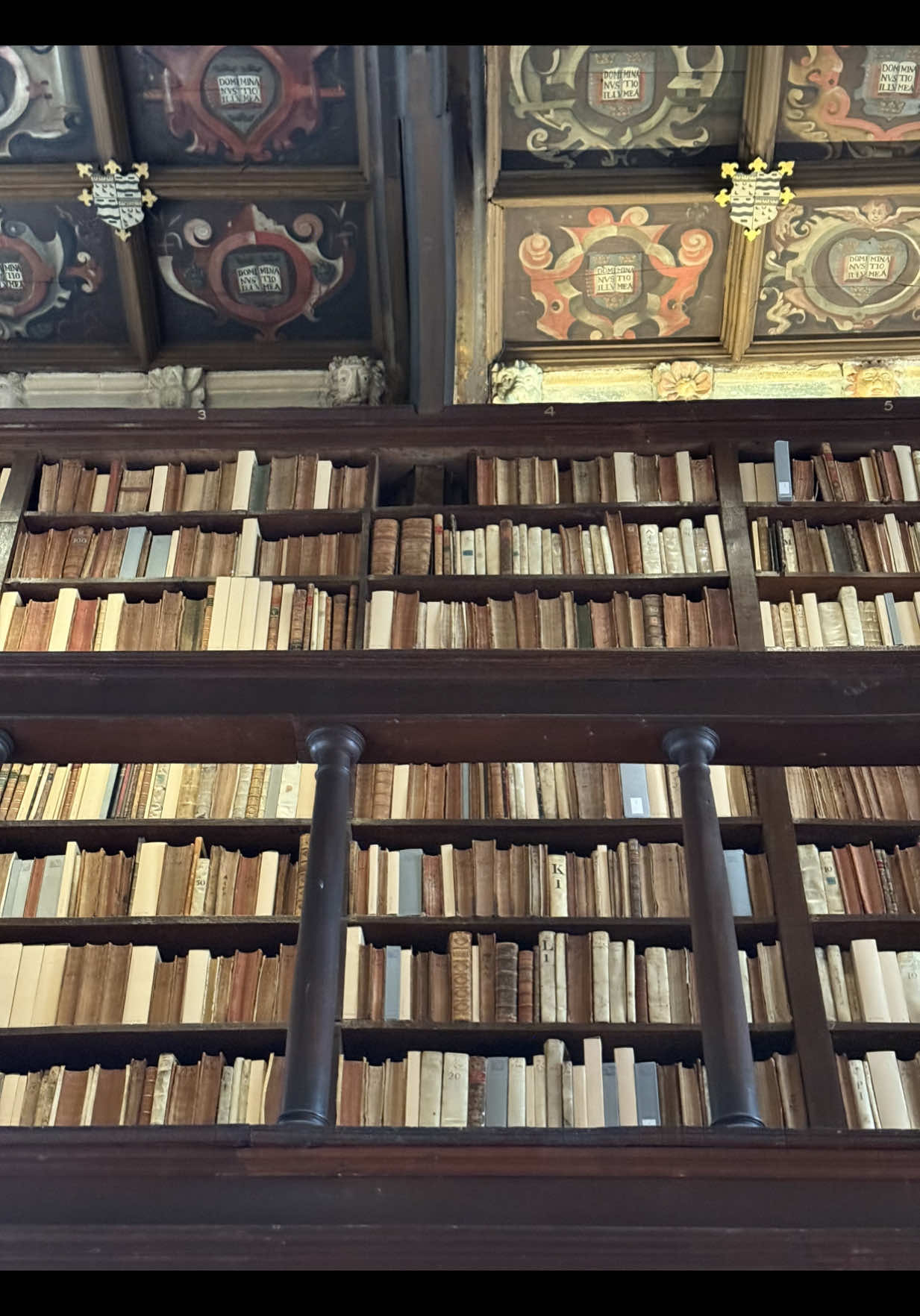 Explore Oxford University with me…  Such a beautiful and magical place🤭✨📚☕️ #oxford #oxforduni #oxforduniversity #oxfordstudent #oxfordlife #beautifuluniversities #studyabroad #unilife #universityvibes #harrypotter #harrypottertok #harrypotteraesthetic #studytok #creatorsearchinsights 