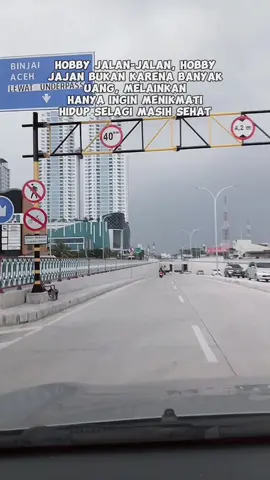 Hobby nya : jalan, makan, tidur. Kalo kamu, Bestie? #reel #komedi #viraltiktok #viralvideo #fyp