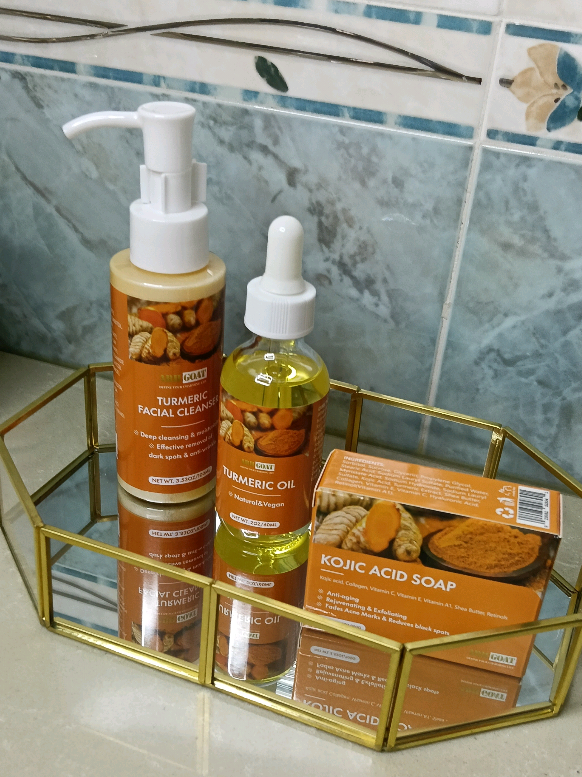 Oggi vi presento 3 prodotti molto interessanti dell'azienda ARHGOAT che ringrazio  L'olio di curcuma è una formula ricca di nutrienti e intensiva per aiutare a risolvere i problemi di viso e corpo. Adatto a tutti i tipi di pelle ripara quella secca, danneggiata, stressata a tendenza acneica, favorendo un incarnato più sano e levigato. Promuove un aspetto più sodo, aumenta la luminosità e l'elasticità della pelle Il detergente viso è pensato per l'uso quotidiano, arricchito con ingredienti naturali come curcuma e acido cogico, la sua formula delicata aiuta a pulire in profondità i pori e a rimuovere sebo in eccesso e impurità, lasciando la pelle idratata in profondità. Adatto sia per uomini che per donne Il sapone schiarente Skin Lightening con la formula originale all'acido cogico rimuove le impurità, deterge e idrata in profondità, lasciando la pelle luminosa e pulita con una fresca fragranza all'arancia.  Elementi che diventeranno indispensabili nella vostra routine di cura della pelle!  @ARHGOAT SHOP #amotestareprodotti #collaboration #collab  #influenceritalia #tester  #ambassadoritaly #giftedby #gift #testerchepassione 