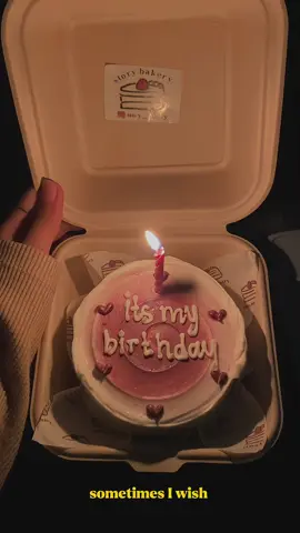 birthday girl👸🏻 #fypシ゚ #jogja24jam #hbd #mybirthday #birthday #birthdaygirl #birthdaycake #aesthetic #aestheticvibes #bentocake #ulangtahun #kueulangtahun #cake #trending #trendingsong #sad #wonosari24jam #semarangstory #nganjuk24jam #wonosobo24jam #cikarangpeople #quotestory #masukberanda #viralvideo 