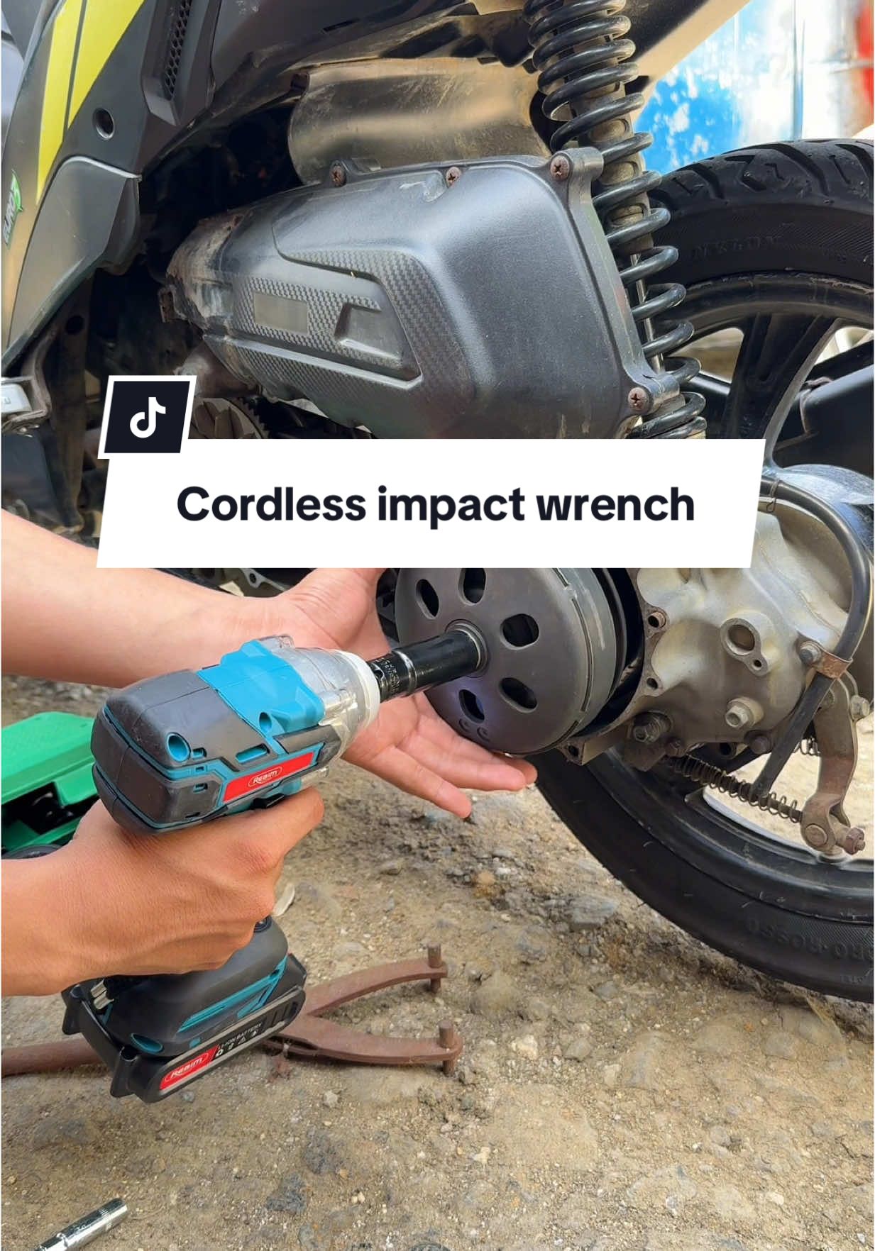 Sobrang dali lang mag cvt cleaning kapag meron kayong cordless impact wrench. Rechargeable na yang inpact wrench na yan #impactwrench #powertools #impactwrenchset #cordlessimpactwrench #cordlessimpact 
