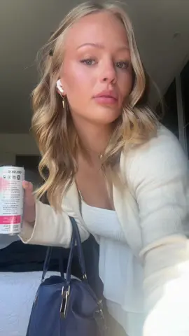 Svär att jag ska ha denhäe låten på mitt bröllop #metallica #nothingelsematters 