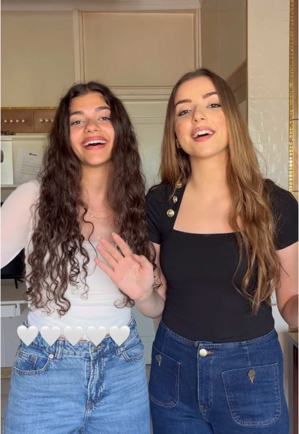 فستانك الأبيض@Hussain Al Jassmi  Music by @Leal <3  #tiktok #fyp #foryoupage #sisters #viral #banetelhachem #singing #girlgroup #arabicsong 