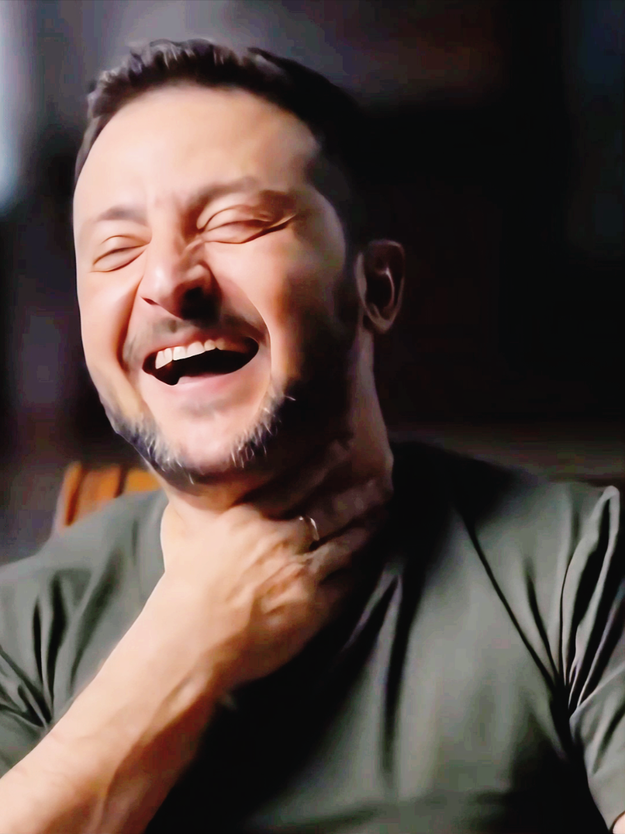 His smile is everything 😍  #ukraine #zelenskiy #україна #нашпрезидент #зеленский #нашпрезидент #зеленский #🇺🇦 #президент #владимирзеленский 