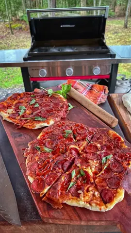 Reverse Pizza  #Ad Flip your pizza game, literally. 🍕🔥 With Reverse Pizza on the @Weber Grills Canada webergrillsca Slate™ 30