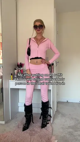 My favourite hobby x #y2k #y2kfashion #y2kstyle #2000sfashion #pinktracksuit #2000stracksuit #mcblingfashion #y2kclothing #mcblingy2k #mcblinginspo #pinkoutfit #funny #relatable #y2kgirl #uk #fyp 