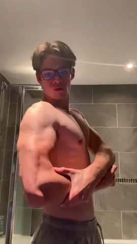 What 1 week no exercise and 4k cals a day gets you #foryou #fyp #gym #Fitness #motivation 