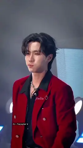 The kissed in front of everyone  #perthsanta #gmmtv #perth #santapp #pertppe @Santa 