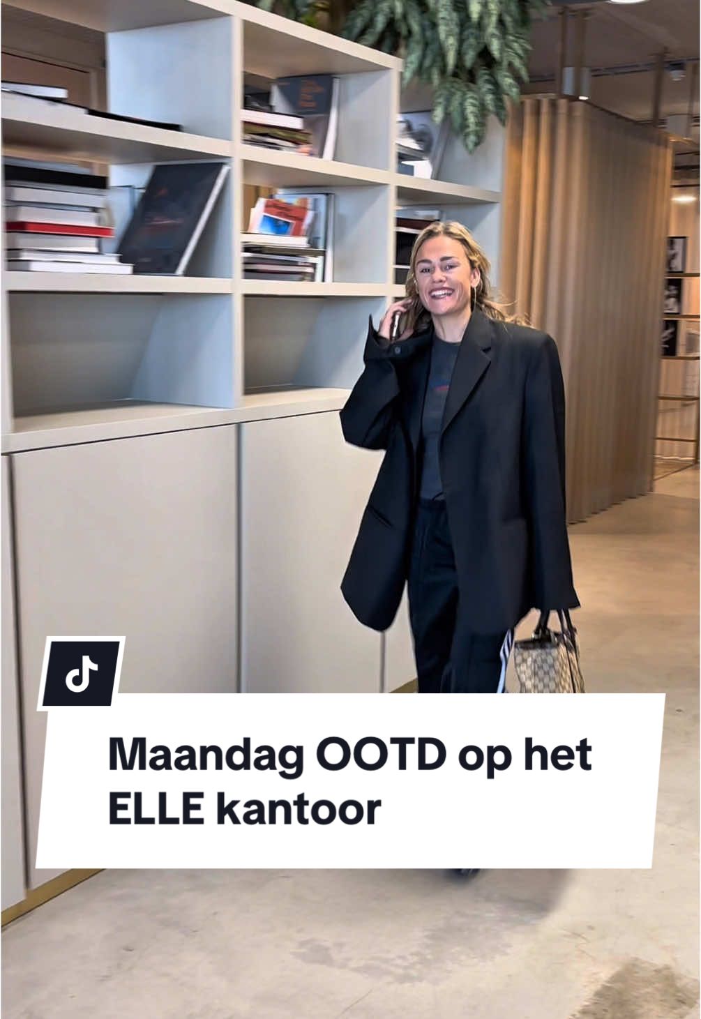 Ja, we dragen allemaal blazers op kantoor. Sue us #OOTD #fashiontok #officetok