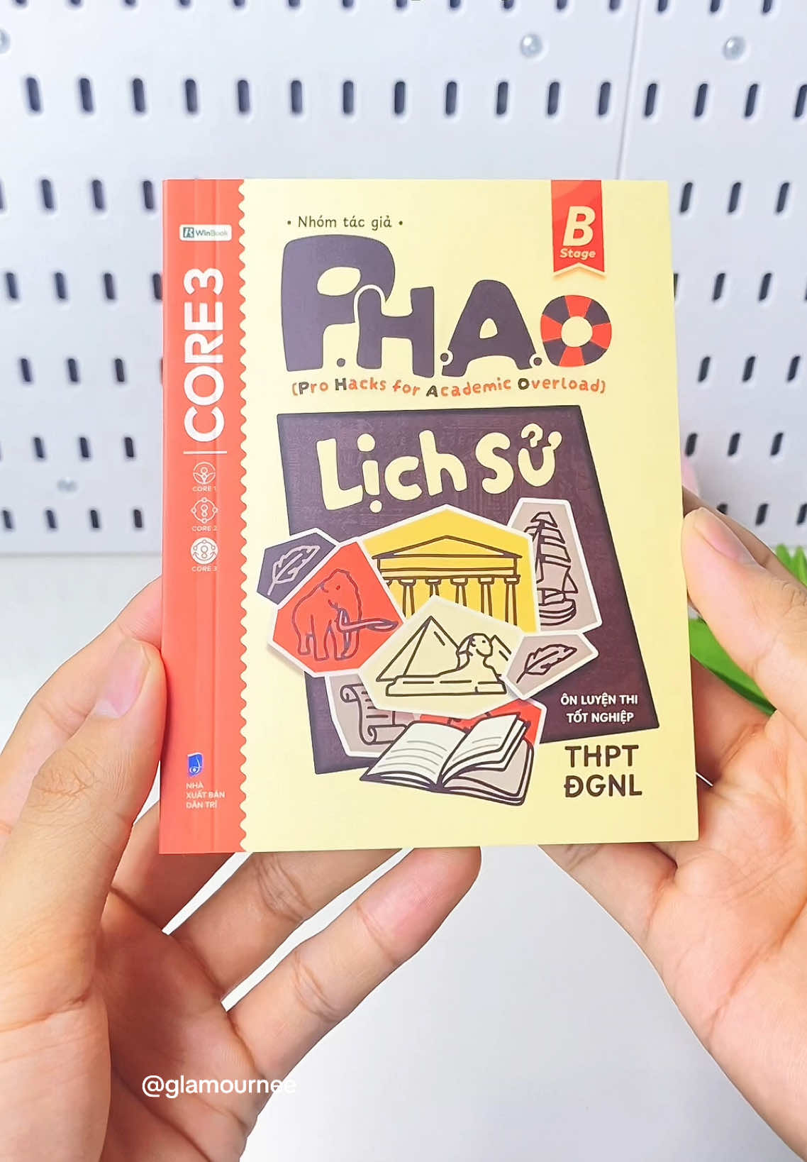 Đột phá tư duy lịch sử với 2 cuốn này nha. Ôn tập chuẩn bị cho kì thi THPT & DGNL nào 💪 #unboxing #review #winbook #onthi #thpt2025 #dotphatuduymonlichsu #lichsu #study #book #fyp #viral 