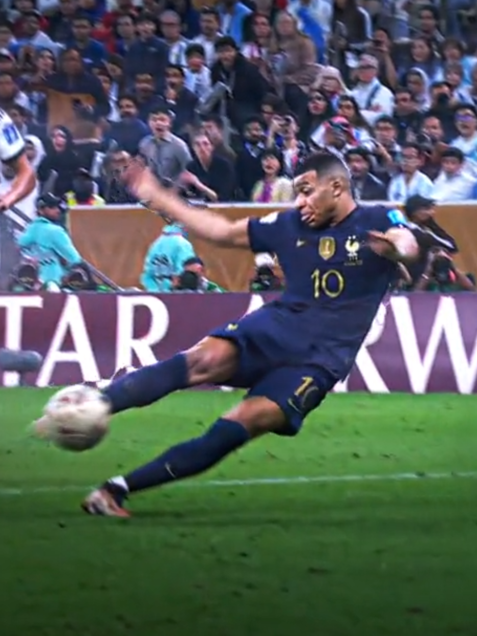 Voici la meilleure équipe au monde le Real de Madrid 🤍🤍  #realmadridfc #song #hallamadrid #musique #million #vues  @Real Madrid C.F. 