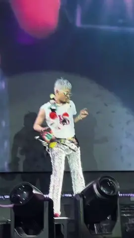 💁‍♀️ Quá dẻo, G Dragon mà đi quẩy đám cưới thì cứ phải gọi bằng điện thoại 🤣🤣 Chắc anh nhá hàng trước khi sang VN. G-Dragon dances on a whole different level. #gdragon #gdragonbigbang #kwonjiyong #bigbang #vipgdragon #kpop #yg #gd #ygfamily #vipbigbang #gdragon지드래곤 #fypシ #xuhuong 