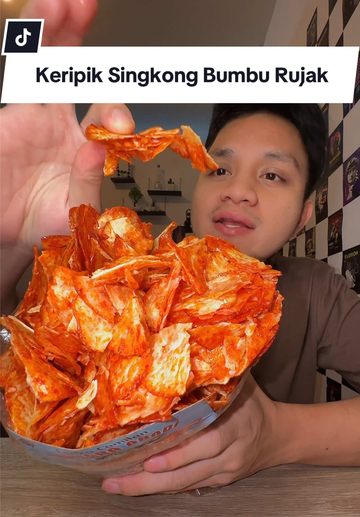 kalau bisa gua nikahi nih keripik singkong udah gua nikahi deh. bumbunya enak banget! 😩🫶🏻 #mukbang #mukbangasmr #keripiksingkong #keripiksingkongbimburujakviral #cemilanviral #makananviral #cemilantiktok 