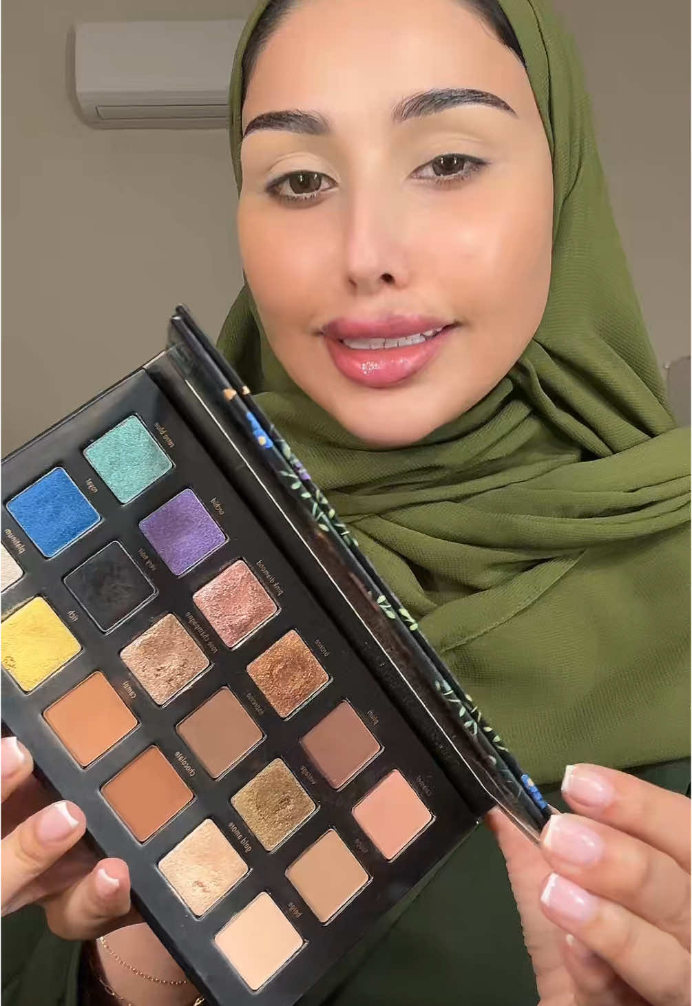 ميك اب تتوريال للعين 💕 خفيف وسريع 💕 اعتمدت باليت نادين نجيم @nadine nassib njeim  #fyp #nadin #makeupartist #makeuptutorial 