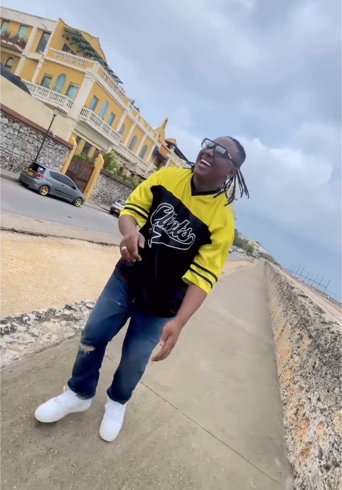 Sigan dándole play que ya se encuentra disponible en todas las platafomas digitales. Borracha [Bing Bang] FT Los De La X.