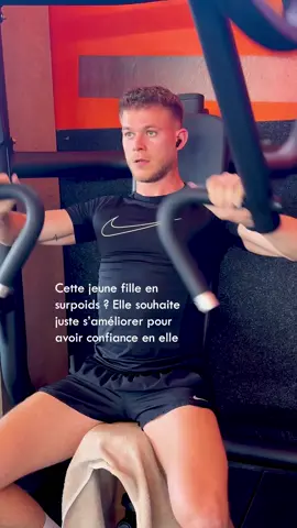 Le jugement... Si tu as peur d'aller à la salle à cause du regard des autres... Respire. La vérité, c'est que chacun a ses raisons d'être là. On ne connaît jamais l'histoire des gens. Peut-être qu'ils viennent pour retrouver confiance, pour se reconstruire, pour se sentir vivants. Et toi aussi, tu as tes raisons. Et elles sont valables. Tu crois qu'on te regarde ? Peut-être. Mais ça ne veut pas dire qu'on te juge. Peut-être qu'on t'admire. Peut-être que tu motives sans le savoir. Alors lève la tête. Garde confiance. Tu as ta place ici, peu importe ton niveau, ton apparence ou ton objectif. La salle, ce n'est pas un concours. C'est un lieu de progrès. Pour tout le monde. Faisons en sorte que ce soit un endroit où on se soutient, pas où on se compare. Faisons en sorte que la salle soit un endroit bienveillant🫶🏻 #safeplace #bienveillance