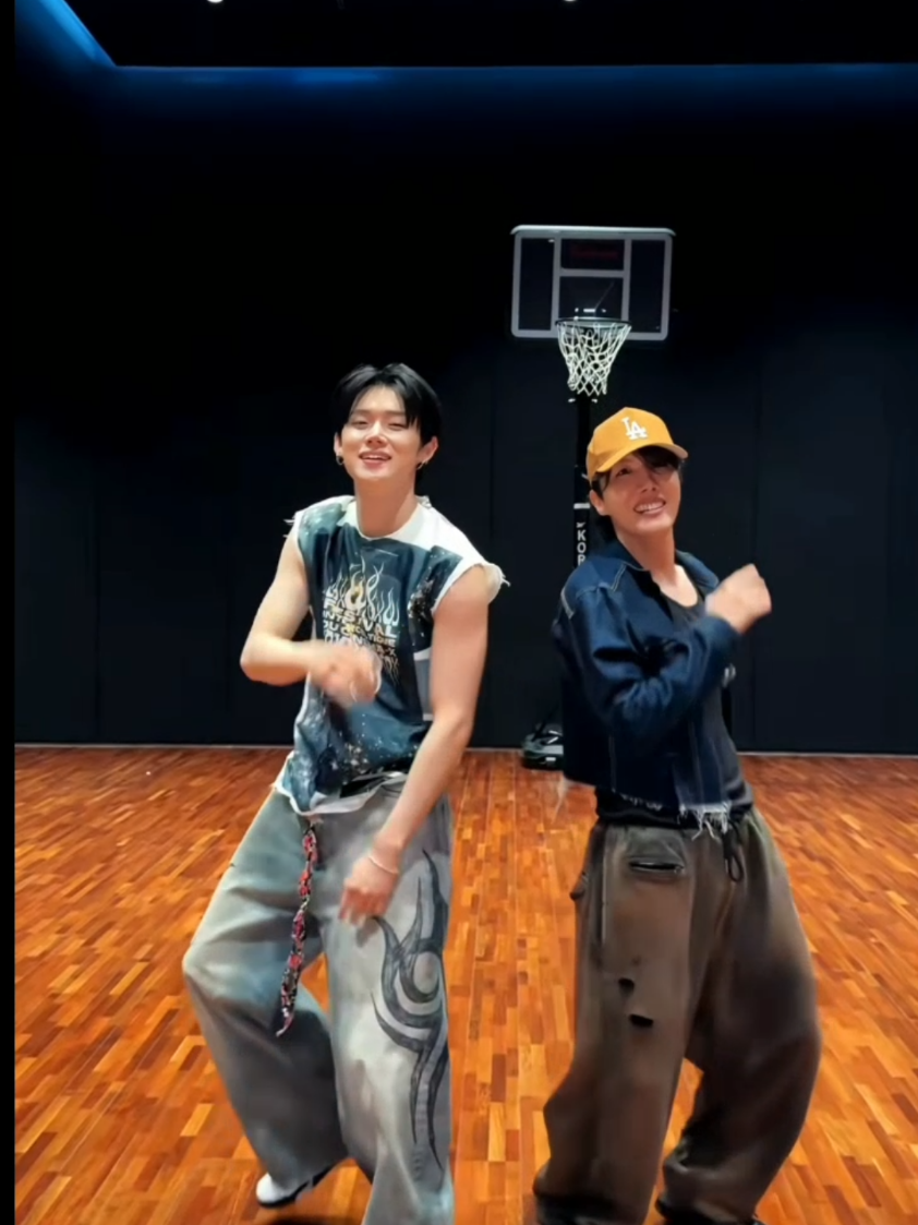 What's #jhope 's LL ❓💛 @hobipower @BTS @TOMORROW X TOGETHER  #LoveLanguageChallenge #LoveLanguage #Whats_Your_LoveLanguage #TXT #YEONJUN #BTS #repost 