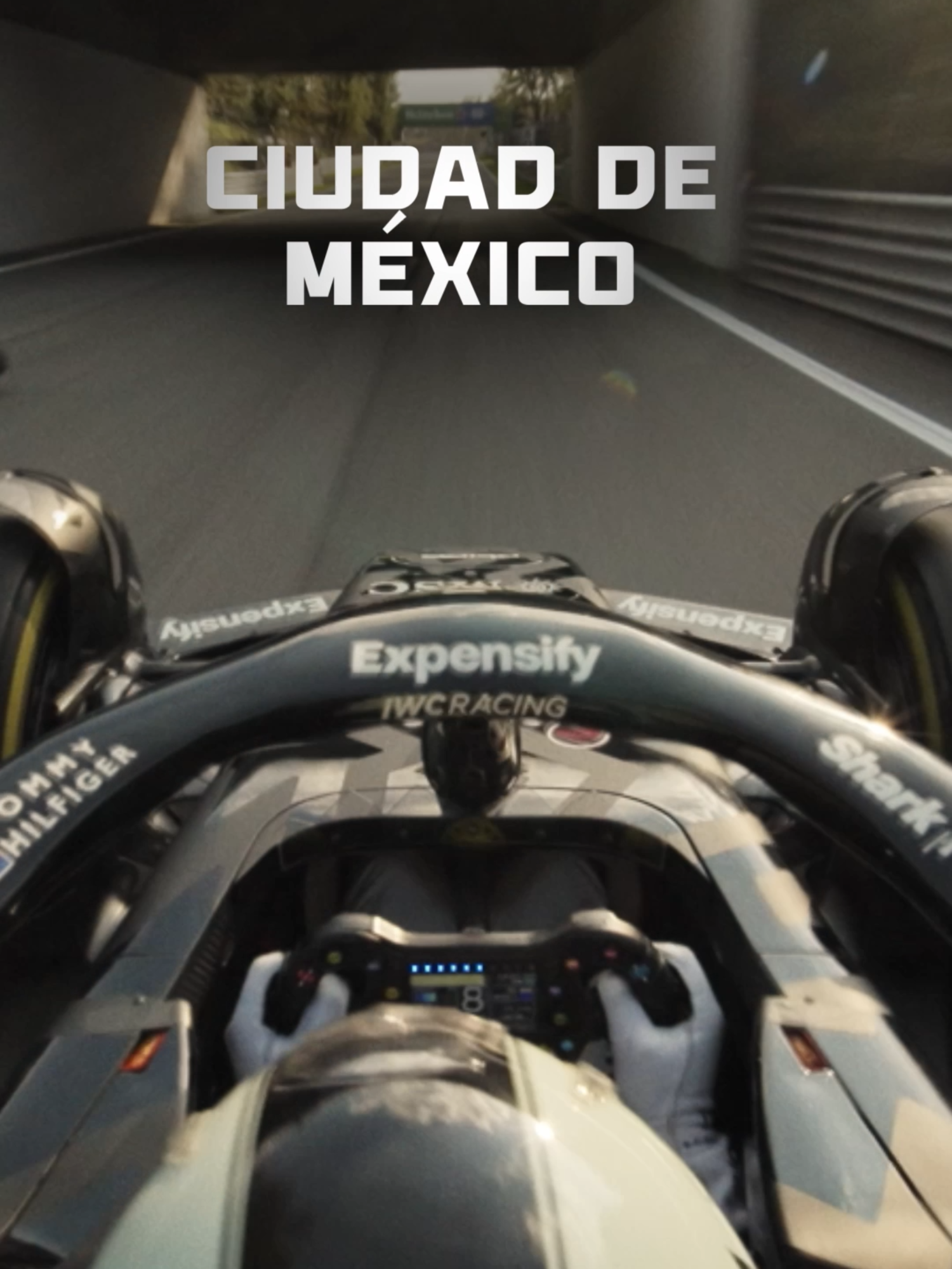 La gira mundial de #F1Pelicula arrancará en CDMX este 9 de junio.🇲🇽🏁 Muy pronto más información.  26 de junio, solo en cines. #BradPitt #DamsonIdris #KerryCondon #JosephKosinski #F1Movie #F1