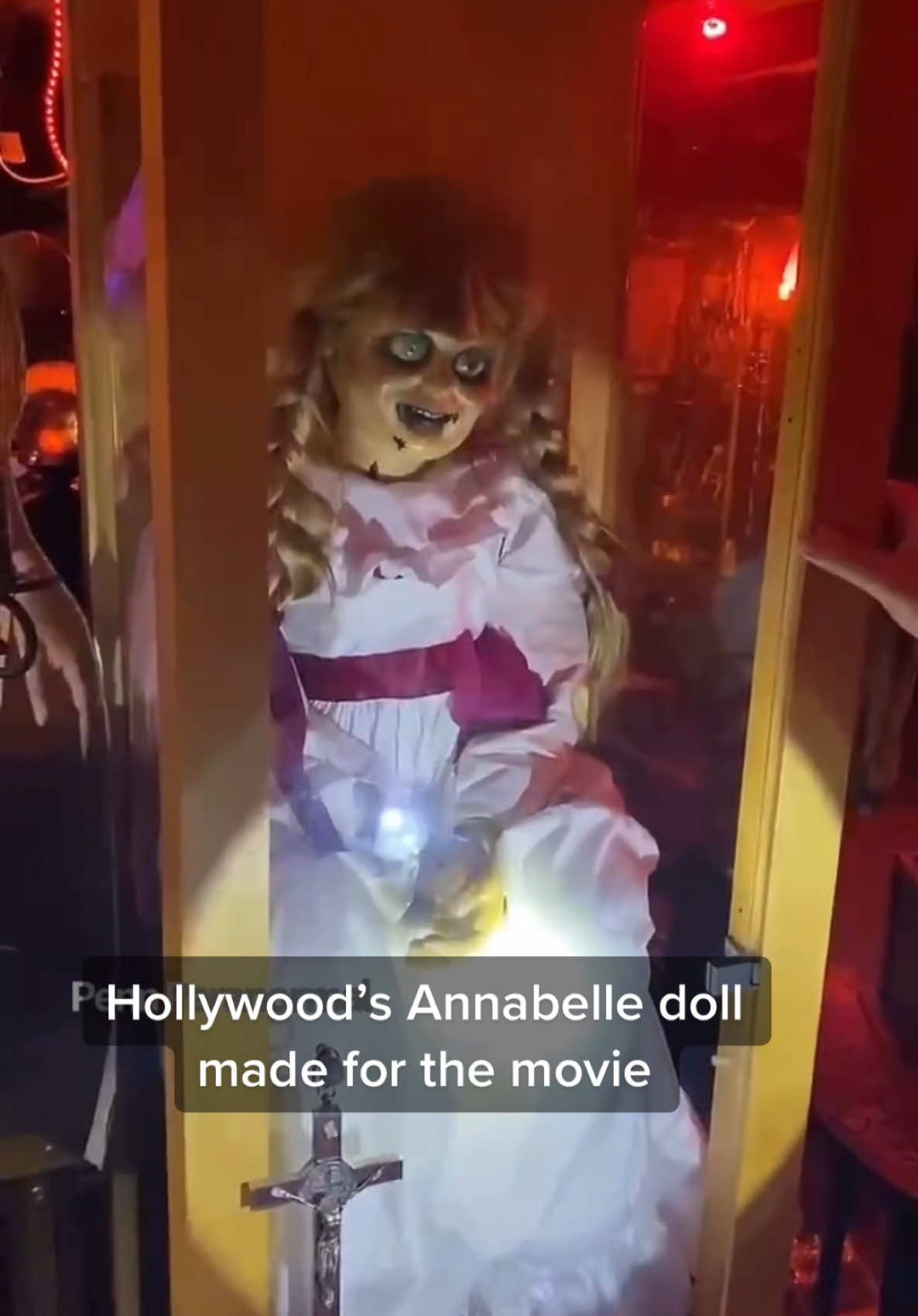 Want to see the real Annabelle. Well you can @Warrens Podcast NESPR  #annabelle #annabelledoll #annabelleescape #annabellecomeshome #conjur1ng #conjuring #conjuringhorror #conjuringuniverse #conjuringhouse #amityvillehorror #amityville #warrens #warrensoccultmuseum #warrensparacon #warrenlegacy #lorrianewarren #edwarre @Mary Jo Chudley Twisted Dolls 