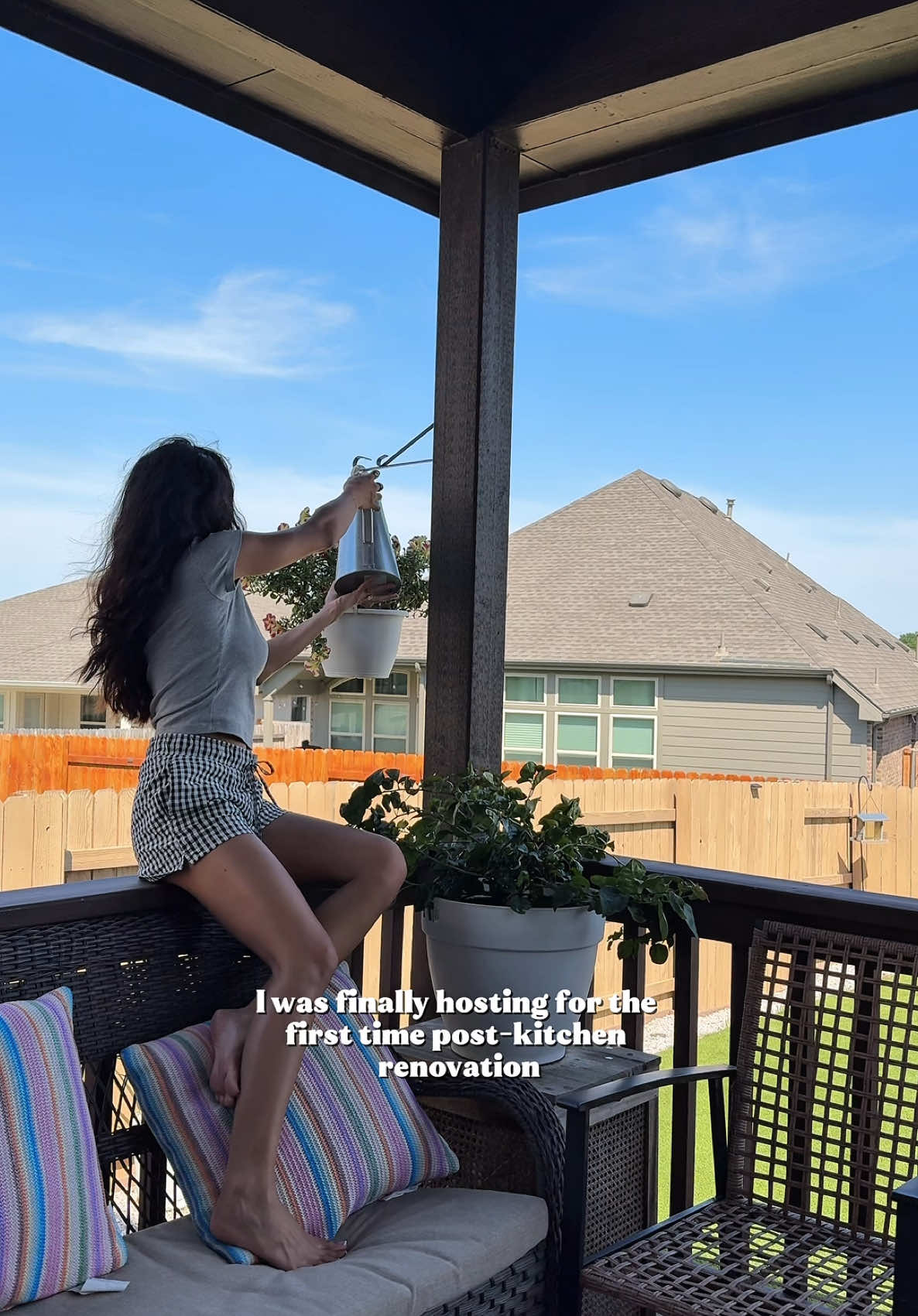 #NeutrogenaPartner let’s debrief and rewind my day, shall we? 🧼 Hosting post-kitchen renovation was so fun but also chaotic AF so thank goodness for the @Neutrogena Gentle Cleansing Wipes to end the day! Shop in the sunscreen aisle at @CVS Pharmacy 