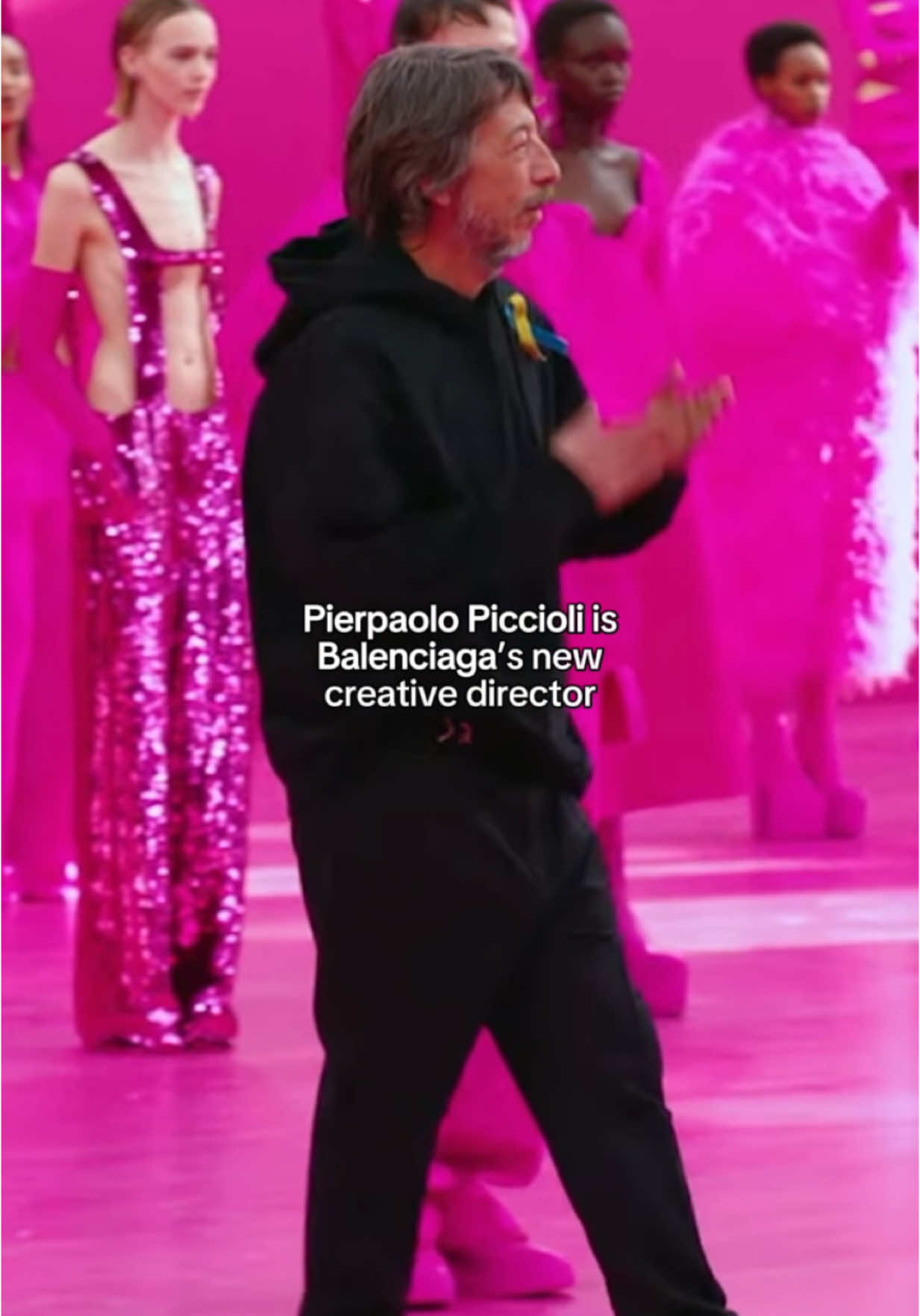 Starting July 10, Pierpaolo Piccioli will be the new creative director of Balenciaga. The announcement came today from Kering, following days of rumors suggesting the news was imminent. After many years at Valentino, now partially under Kering’s umbrella, and with Demna’s move to Gucci, Piccioli will now lead both ready-to-wear and, most importantly, Haute Couture at Balenciaga. What are your expectations for Pierpaolo Piccioli’s new Balenciaga? #balenciaga #pierpaolopiccioli #pierpaolo #ppp #fashiontiktok #TikTokFashion #fashion #fashionnews #show #creativedirector 
