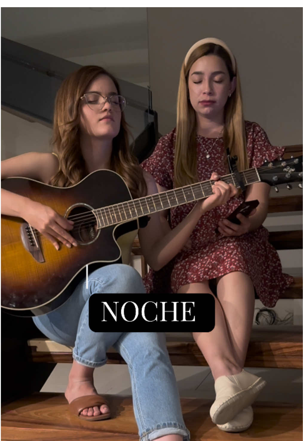 NOCHE.- @hakunagroupmusic  Kyrie Eleison: Ten Piedad  @Daniela G  #hakuna #noche #cantosdelcielo #coros #cantar #guitarra #iglesia #jesucristo #tenpiedad 