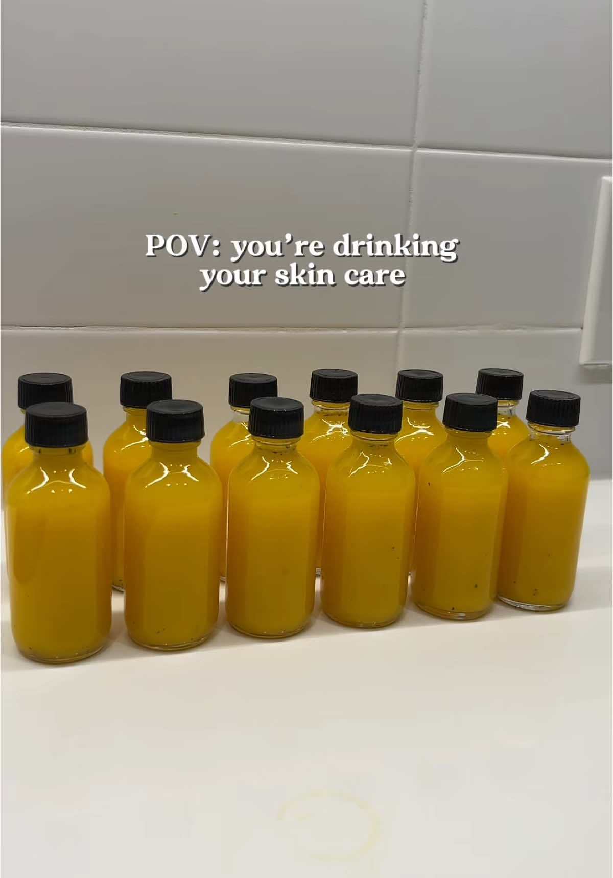Glowing skin + Immunity boosting  Benefits: This immunity shot is packed with skin-loving and detoxifying ingredients: Vitamin C from oranges and lemons boosts collagen and brightens skin, while turmeric’s anti-inflammatory properties help clear breakouts. Ginger supports digestion and circulation for a natural glow, black pepper enhances turmeric absorption and aids detox, and coconut water hydrates and flushes out toxins.  Recipe * 6 oranges * 1 tumeric (I wish I used the powdered form instead, it stains badly)  * 3 lemons * 1/2 of a large ginger  * 1 tbs of black paper  * Coconut water (optional) The 2oz glass bottles & the juicer are linked in my bio!  #immunitybooster #juicing #immunityshot ##detoxjuice #glowingskin #juicingrecipes 