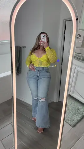 Best BOOTCUT jeans! #stretchyjeans #highrisejeans #bootcut #bootcutjeans #jeansforcurves #curvyfashion 