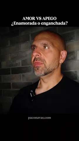 Muchos hombres y mujeres creen que aman… Pero lo que sienten es apego emocional. En este vídeo te explico cómo distinguirlo y salir de ahí. #amor #apego #psicologia #mujer #hombre #vida #coach #psicologíafemenina #amorpropio #relaciones #dependenciaemocional #autoestima #sanación #paconavas 