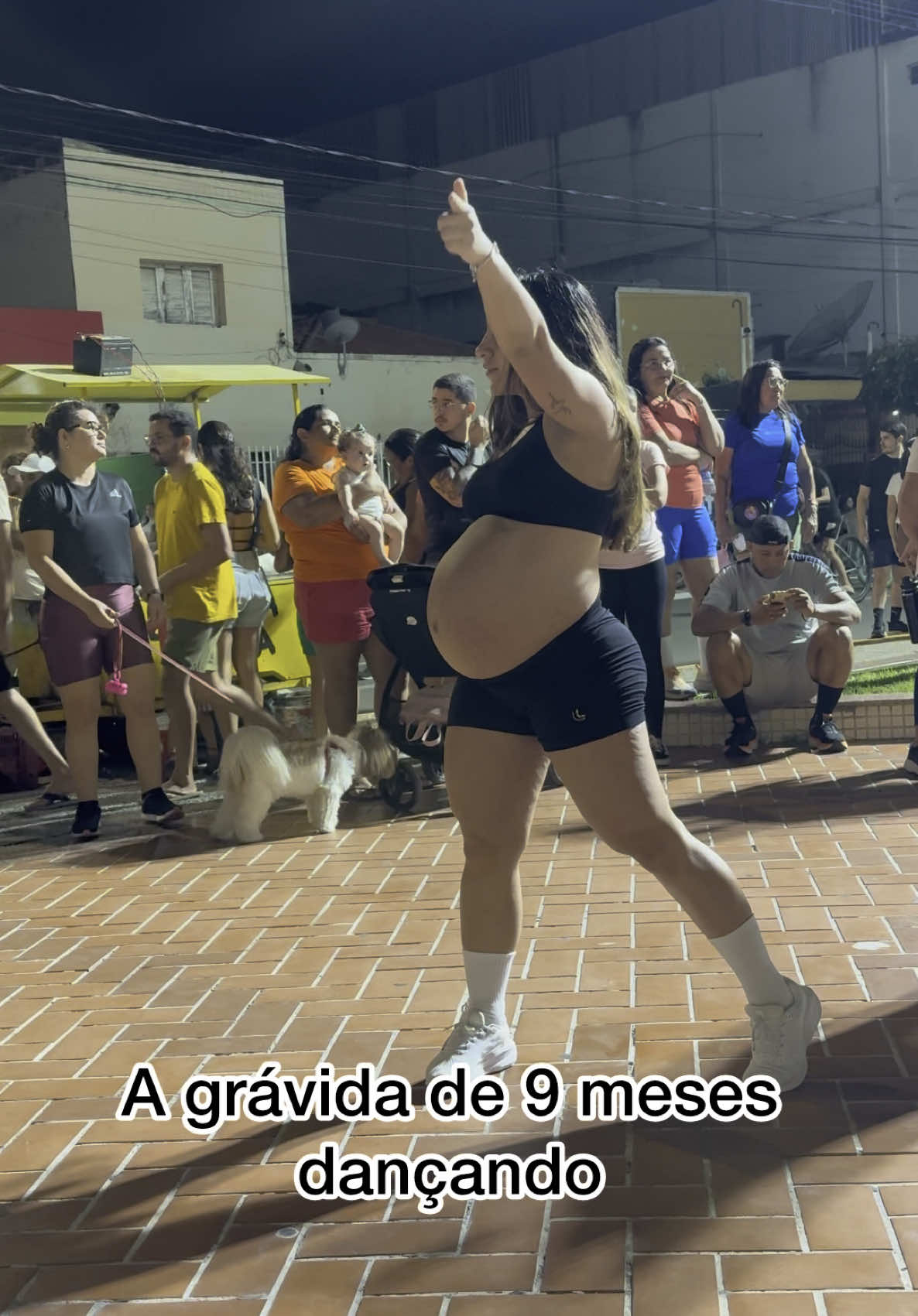 Por aqui temos um bebê que ama dançar com a mamãe 😍💙