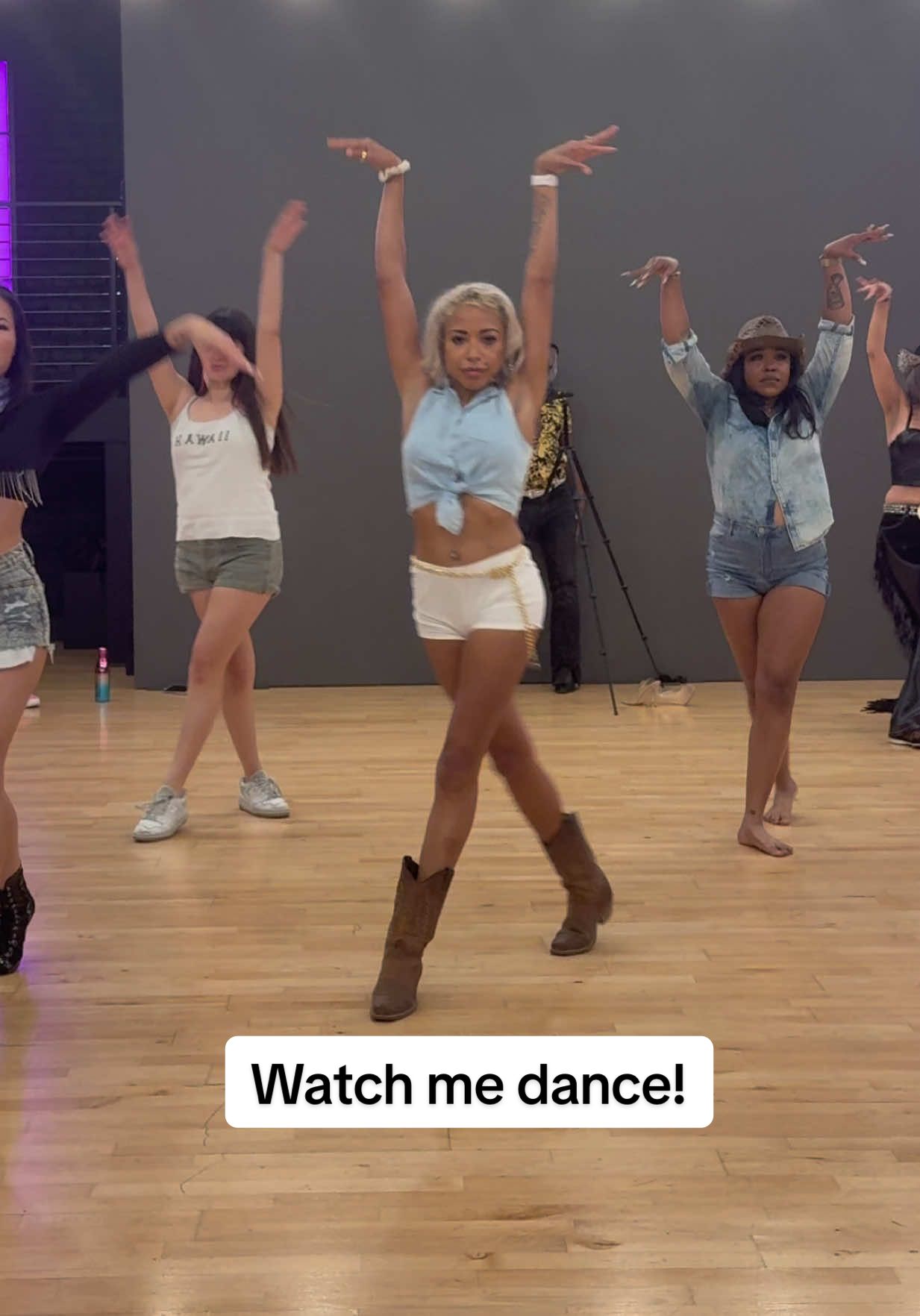 I had such an amazing time at the influencer event for @BANISH !! Dancing has been my passion for as long as I can remember. It is my coping mechnanism and one of the ways that makes me feel the most confident!! I built a beautiful career out of dancing and have danced professionally all over the world. If you don’t know me as a dancer, you don’t really know the true essence of me. Zoe, also known as the machine in Jamaica for having the ability to dance for hours on end non stop, with only a few bottles of water to keep me energized; dancing is like a drug to me. It is euphoric and nothing makes me feel more alive, powerful and energetic than moving my body to the rhythm of a beat 🖤 Thank you Banish for hosting this event and inviting me!! The endorphins and dopamine had me uplifted the entire weekend! The dance instructor @itsbrittcherry was so sweet and talented. I have not choreographed a dance routine myself since I was 17 and captain of the Varsity Basketball Cheerleading squad in high school. The last time I learned choreography was when I was a back up dancer on tour. It was a muscle I hadn’t flexed in years and I did struggle a little but it was a lot of fun and I can wait to be in this space again soon 🫶🏽 The whole video is on IG: barbiedollzoe  #dancer #danceislife #influencer #banishacnescars #confidentinmyskin #ladancer #losangelesdancers #confidenceisbeauty 