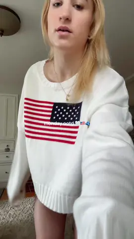 happy monday !! 🇺🇸🫐 #OOTD #americanflagsweater #schooloutfit #springoutfits 
