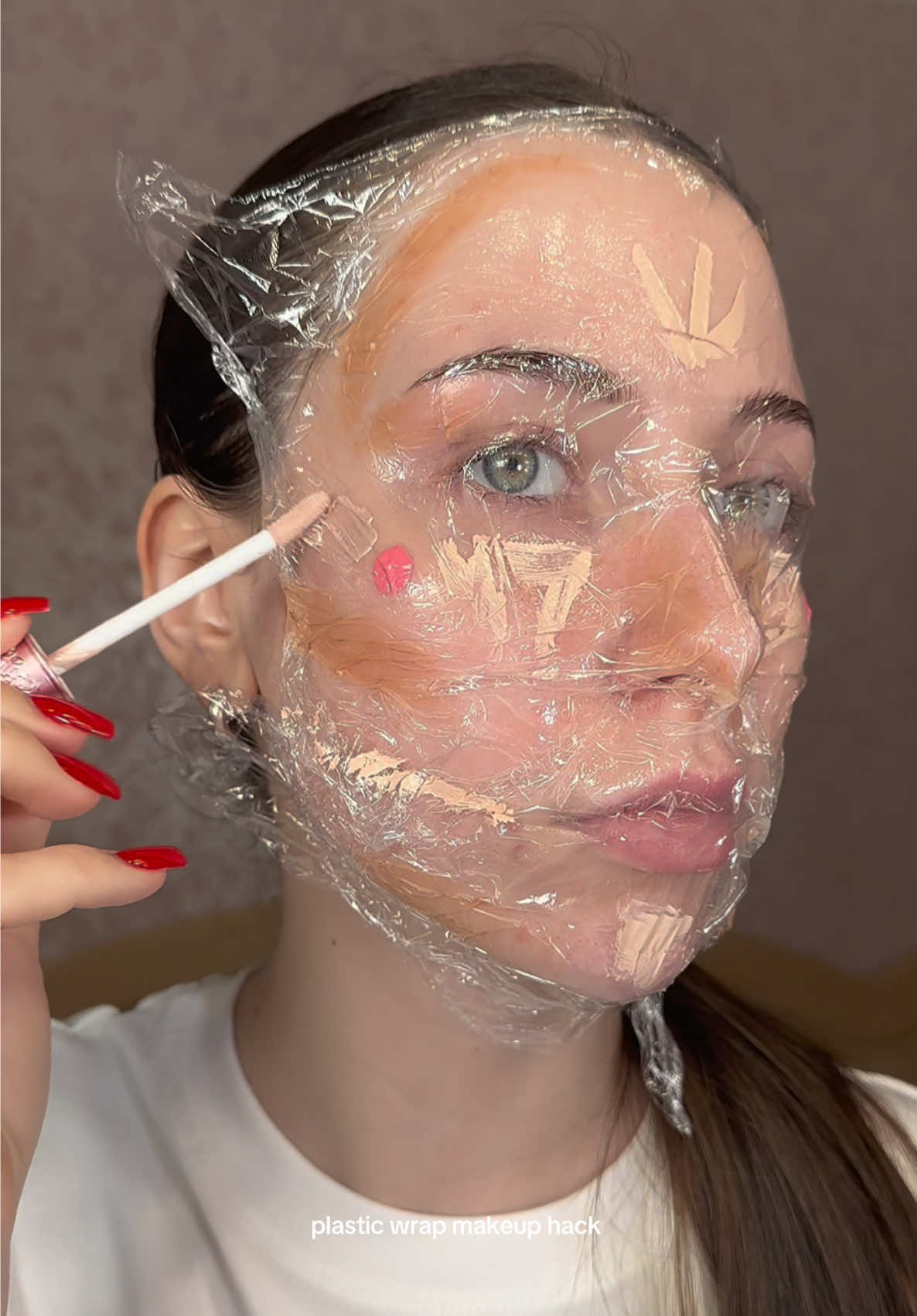 The strangest beauty hack I've ever tried 🙂 Would you try a hack like this? Find all the products from the video in my Amazon storefront, linked in my bio 🛍️  #beautyhacks #beautytips #makeup #contouring 