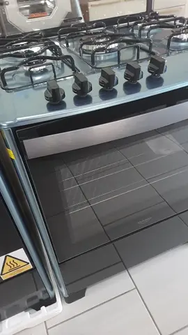 🔥Fogão 5 bocas Dako. Modelo ideal para sua cozinha 👨‍🍳 ✅ Possui tripla chama com acendedor automático; ✅Forno com capacidade de 100 L; ✅Grades duplas. #fogaoagas #fogaodako #dako #triplachama #forno #inox 