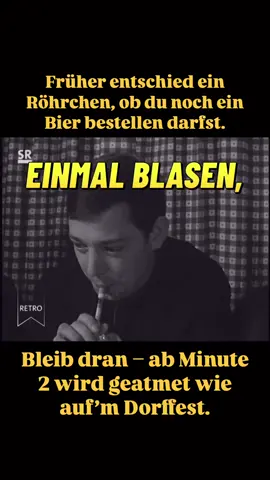 Folgt uns – bevor euer Röhrchen die Wahrheit sagt. Ein Saarbrücker Kaufhaus verkauft Prüfröhrchen im 10er-Pack. Gelb heißt: Alles easy. Grün heißt: Du bist durch. Die Frage war nie, ob man betrunken ist – sondern ob man’s dem Röhrchen verrät. Heute: Apps, Scanner, digitale Checks. Damals: Du pustest ins Röhrchen – und das Röhrchen pustet dir zurück. Wer Bier mit Anstand trinkt, pustet nur zur Kontrolle – nicht zur Reue. #bierdurst #bierkultur #promilletest #retrofeeling #bierfreunde #bierleben #hopfenkontrolle #bieristkultur #bierhumor #bierdurstshop