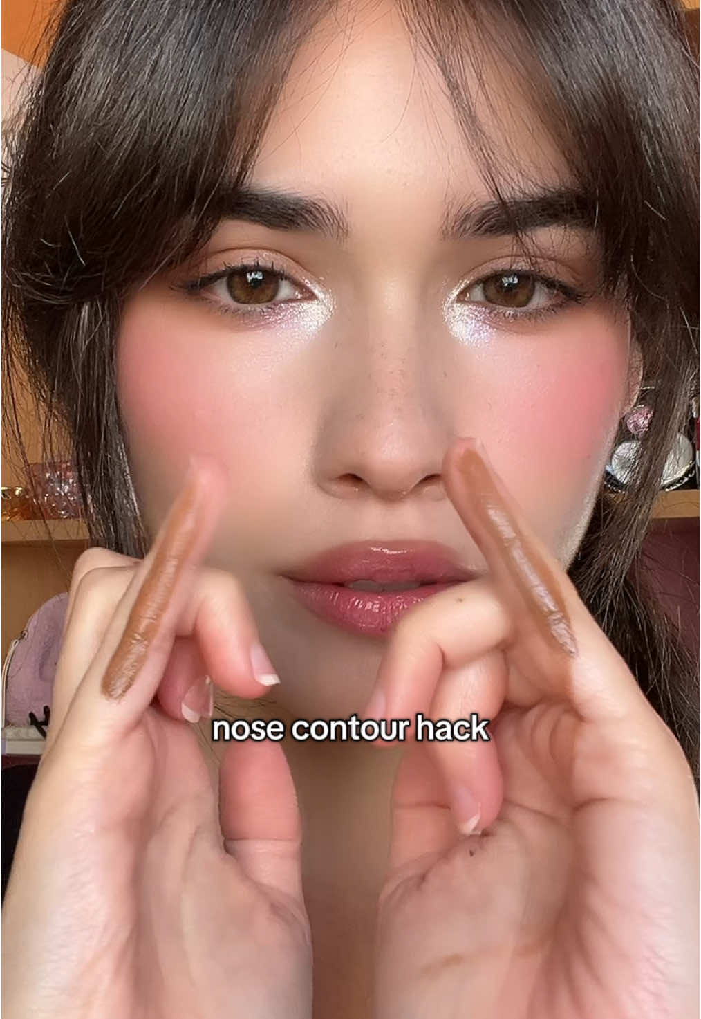 my new nose contour hack✅✅ tag me if you try it🫶🏻☺️ Using @Charlotte Tilbury liquid contour wand in medium @essence.cosmetics hydrating sensitive concealer in light 10 #nosecontour #contouring #contouringhacks #makeup #makeuphacks #makeuphack #makeuptips #makeupinspo #makeuptransformation #hack 
