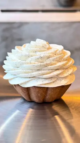 La star d’Opéra depuis 5 ans « Fleur 100% Vanille » #cedricgrolet 🤍