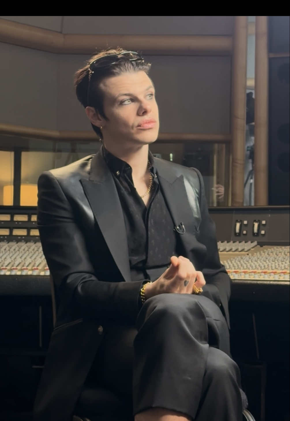 This moment really cemented what the album is about for me. It’s so strange to come up with an idea in isolation but when the real world and the beautiful people within it radiate that idea in real life right back at you it blows my mind. Whoever you are in this video, thank you for this experience I will remember it for the rest of my life. You really hit me right in between the eyes Remember everything is within you. The strength is within you. The answers are within you. Don’t give all the credit to another. You got this. I can’t wait for you to hear this album and experience like this is the fundamental basis of the whole world we have built within it. Please can you tag this girl if anyone knows who she is? I want to thank her. 