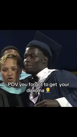 Smh man #classof2025 #graduation #senioryear #seniors #capandgown #wthellyrob #fypage #viralvideo 