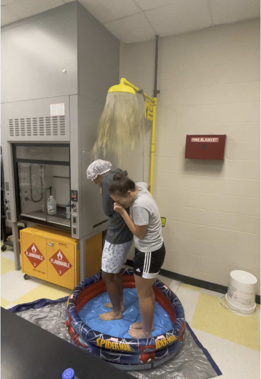 a moment that felt like hoziers yell 💔💔 @citoooooo #apchem #shower #lab 