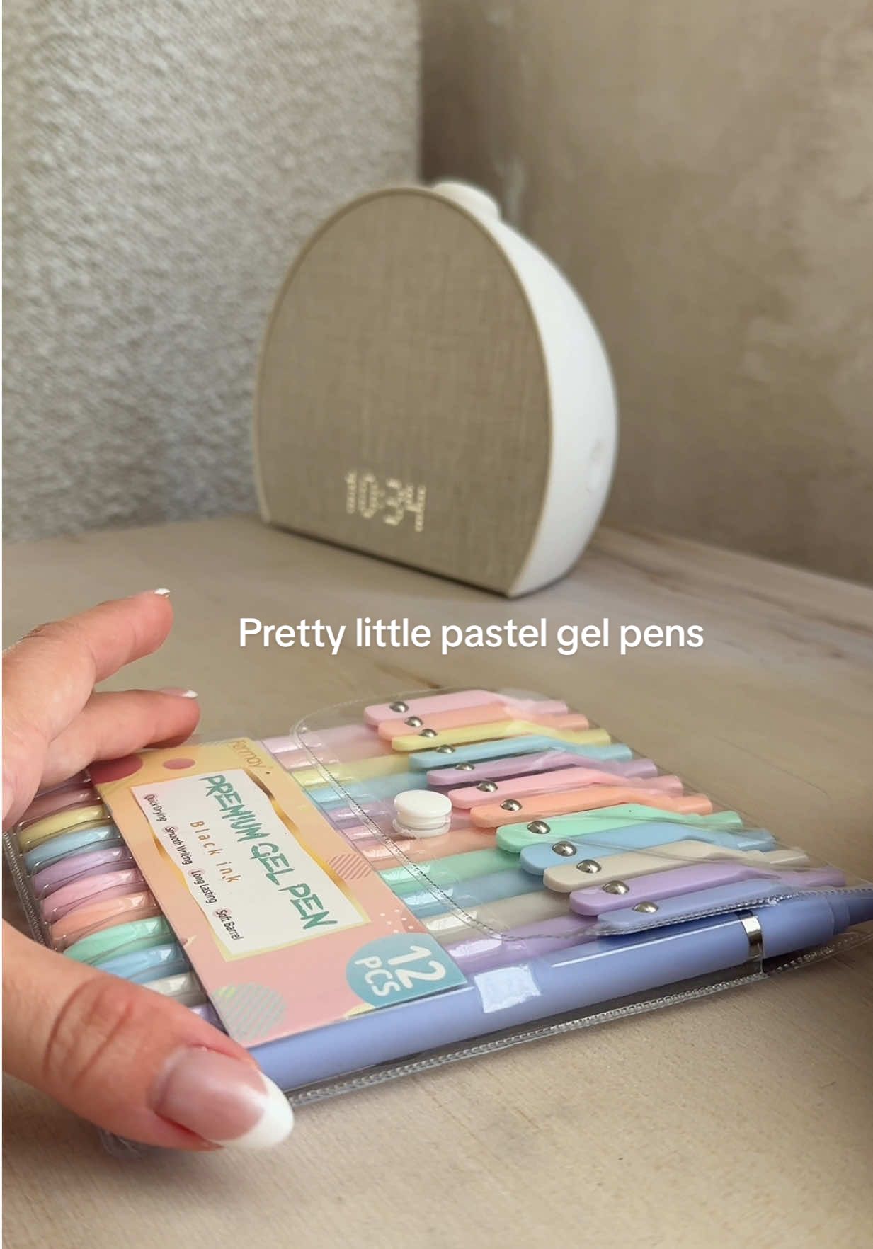 Heart eyes for days 😍💕🩵🤍 #pastel #gelpens #TikTokShop #office #pens #colorful 